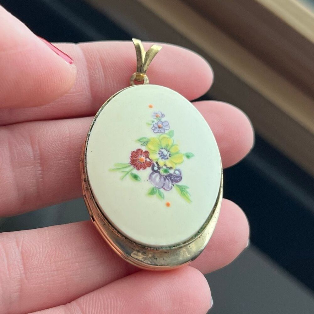 VTG Gold Tone Porcelain Floral Locket Pendant Hand Painted